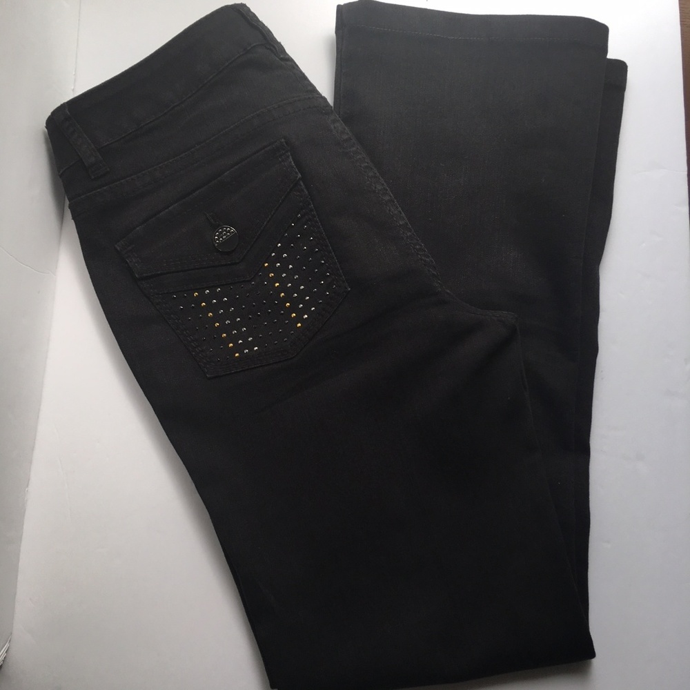 Unique  Cache Strate Crop Embellished  Jeans